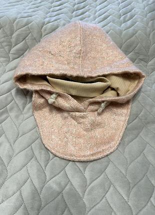 Капор ,капішонка ,манішка,жіночка.