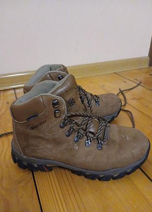 Кожаные ботинки