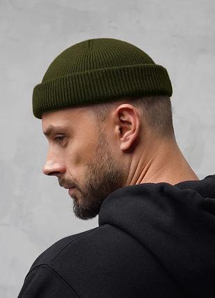 Шапка мини-бини однотонная вязаная с подворотом (докер, короткая) хаки, унисекс wuke one size
