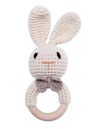 Вязаная погремушка зайка для младенцев 0+