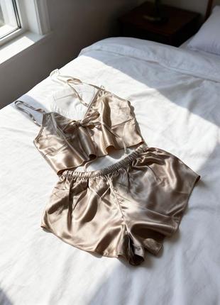 Атласна піжама