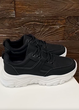 Кроссовки из эко-кожи