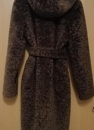 Шубка из экомеха прямого силуэт с капюшоном