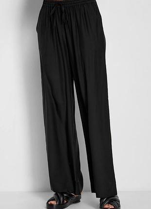 Базові чорні штани на завʼязках