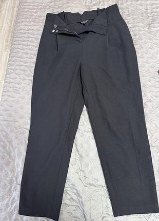 Стильні брюки укорочені