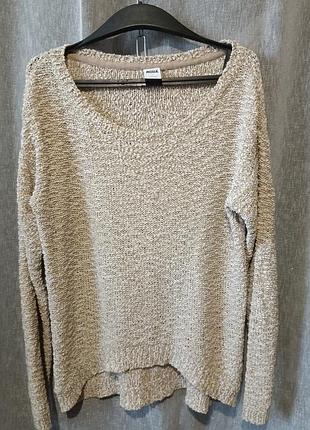Вязаный бежевый полувер.