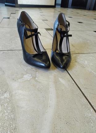 Шкіряні туфлі