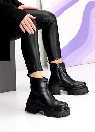 Стильні жіночі зимові черевики на платформі