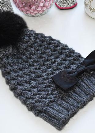 Серая шапка с песцовым бубоном песец vdp и бантом