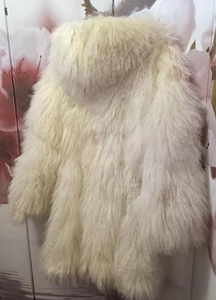 Шуба з капюшоном  молочного коліру не сніжна біла нефарбована натурального коліру природного хутра нестриженої цілої натуральної лами, фасон бомбер