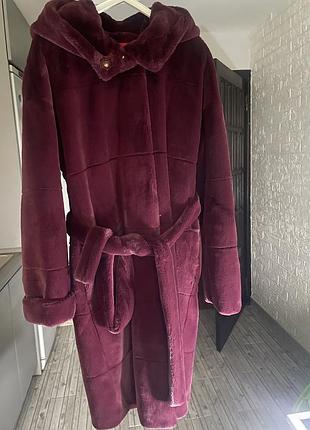 Шубка (колір бургунді) преміум якості, одягалась 2 рази на вихід. ідеальна, без дефектів. дуже тепла, до -25 градусів, носила в мороз