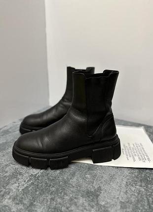 Ботинки черные из натуральной кожи челси демисезонные zara