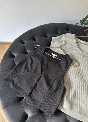 Безрукава жилетка