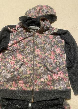 Костюм в ідеальному стані.