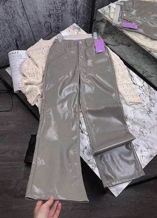 Жіночі прямі лаковані штани брюки мокко коричневі