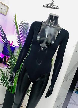 Boohoo: черное облегающее боди с глубоким v-образным вырезом и длинным рукавом (вискоза/эластан) - uk 6 / us 2