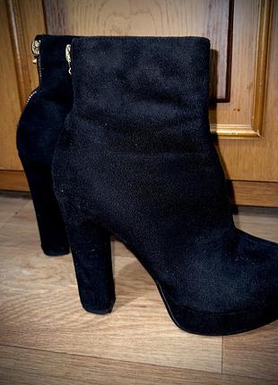 Жіночі ботильйони