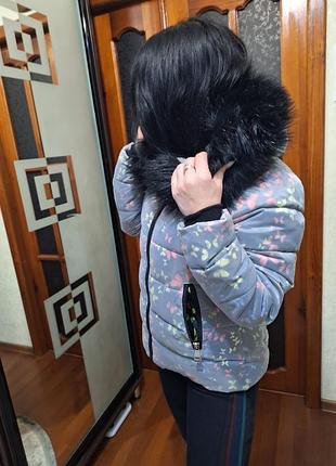 Куртка зимова з чорним штучним хутром