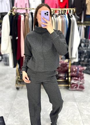Теплый женский брючный прогулочный костюм
