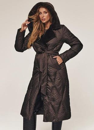 Cтеганое зимнее пальто с капюшоном коричневое | 92907