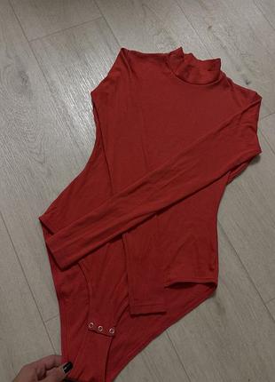 Боді з горлом