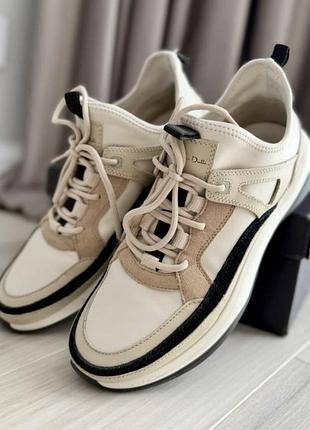 Розкішні шкіряні кросівки від іспанського бренду massimo dutti.