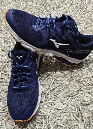 Шикарные кроссовки mizuno wave ultima 10.