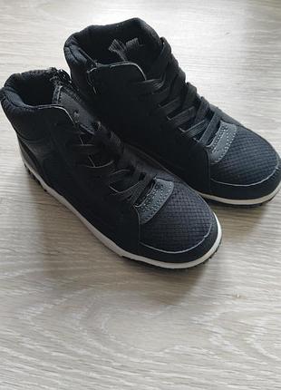 Високі демісезонні кросівки для хлопчика, 32 розмір, чорні.