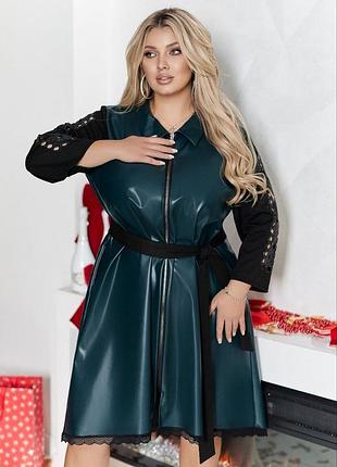 Женское заманчивое платье из эко кожи со стразами
