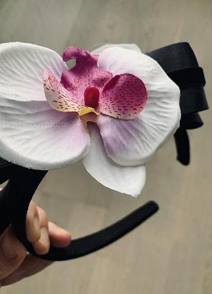 Фантазійний обідок для волосся з орхідеєю