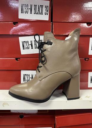 Стильні жіночі черевики / зимові на каблуку