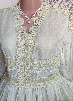 Винтажное нежное фисташковое платье с фатином и кружевом невероятно красивое.