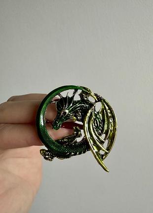 Металева брошка «зелений дракон оберег» — магічна брошка у формі дракона
