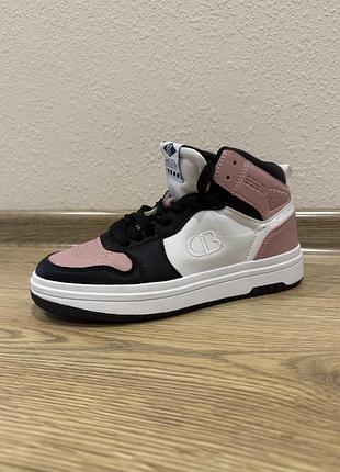 High top cb model
