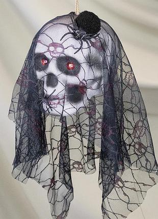 Декор подвесной череп черная вдова 13805 (черный с красным)