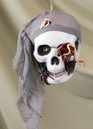 Декор подвесной череп пират крюк 13799 (серый)