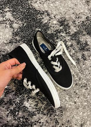 Чорні легенькі базові кеди