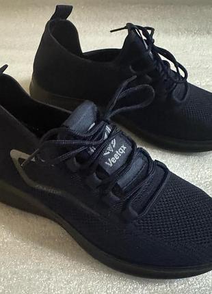 Кросівки легкі та зручні