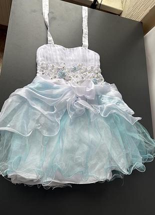 Пишна новорічна сукня.