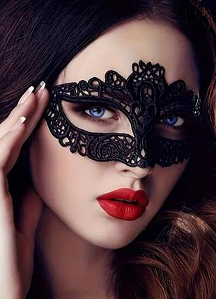 Жіноча ажурна маска вовчиця