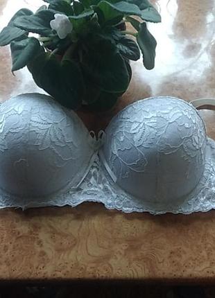 Бюстгалтер.