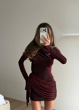 Жіноча блискуча сукня