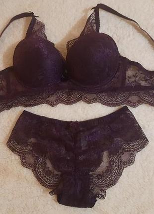 Комплект жіночої нижньої білизни