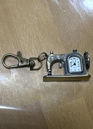 Вінтажний брелок « швейна машинка «