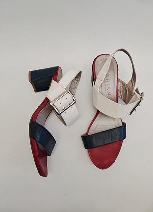 Кожаные босоножки marian