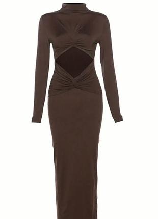 Сукня в шоколадному кольорі.розмір хс,сяде і на ххс(перевірено на собі).вдягнута була 1 раз на свято.