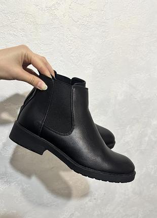 Демісезонні черевики, чорні жіночі черевики 37 розмір