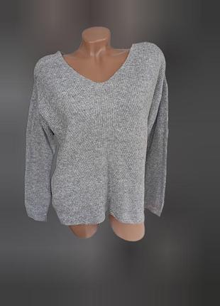 Серый вязаный пуловер женский