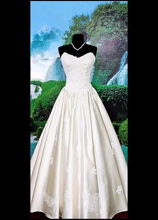 Весільна сукня