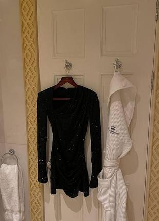 Розкішна елегантна блискуча сукня